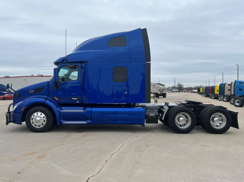 
								Used 2020 Peterbilt 579 Sleeper in Jeffersonville Indiana full									