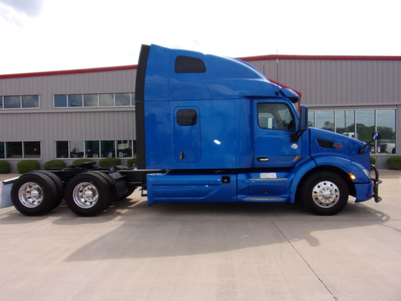 
								Used 2020 Peterbilt 579 Sleeper in Van Buren Arkansas full									