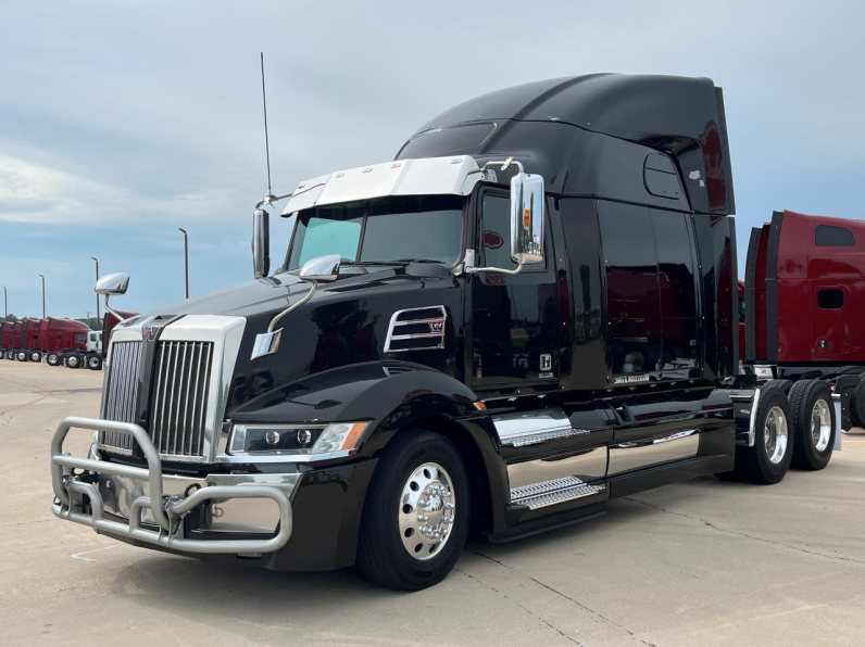 
								Used 2021 Western Star 5700 Sleeper in Strafford Missouri full									