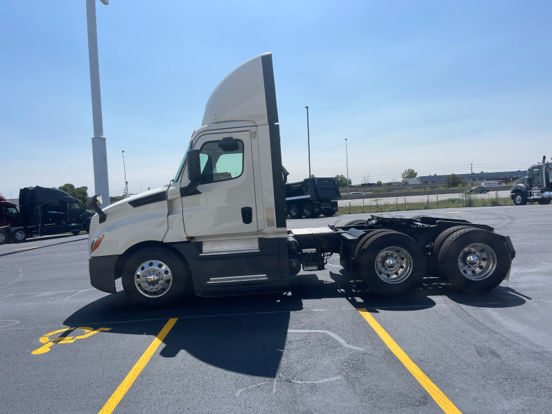 
								Used 2020 Freightliner Cascadia 126 Day Cab in Cincinnati Ohio full									