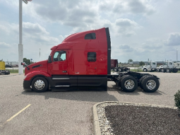 New 2025 Peterbilt 579 Sleeper in Cincinnati Ohio