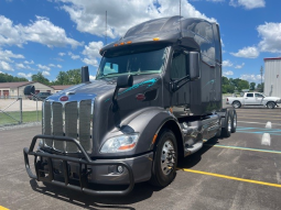 Used 2021 Peterbilt 579 Sleeper in Jeffersonville Indiana