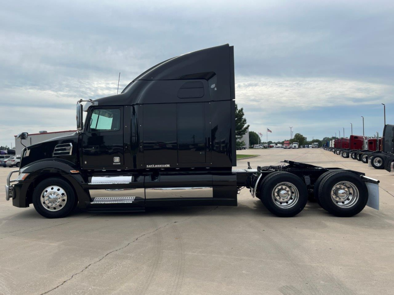 
								Used 2021 Western Star 5700 Sleeper in Strafford Missouri full									