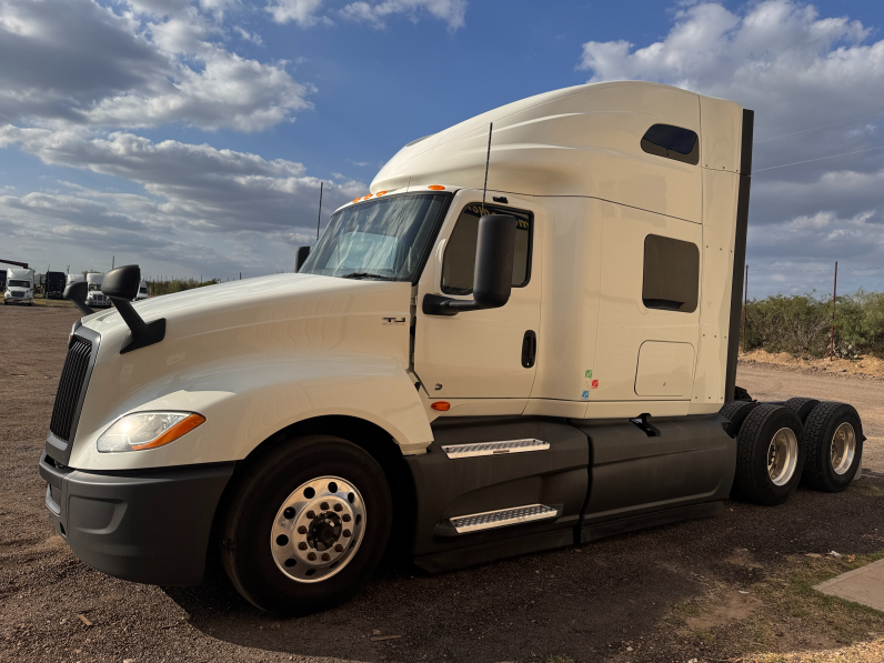 
								Used 2020 International LT625 Sleeper in Laredo Texas full									