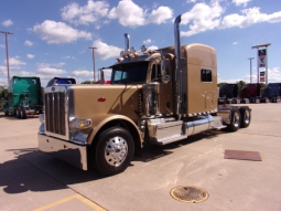 Used 2021 Peterbilt 389 Sleeper in Lowell Arkansas