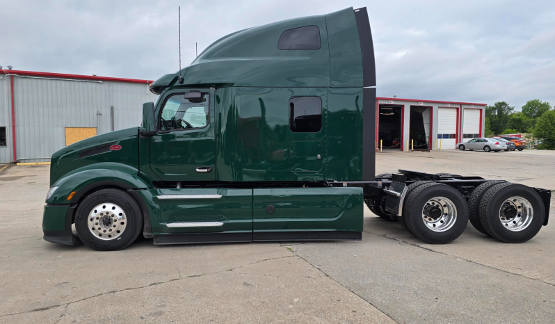 
								New 2025 Peterbilt 579 Sleeper in Strafford Missouri full									