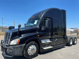 Used 2018 Freightliner Cascadia 125 Sleeper in Laredo Texas