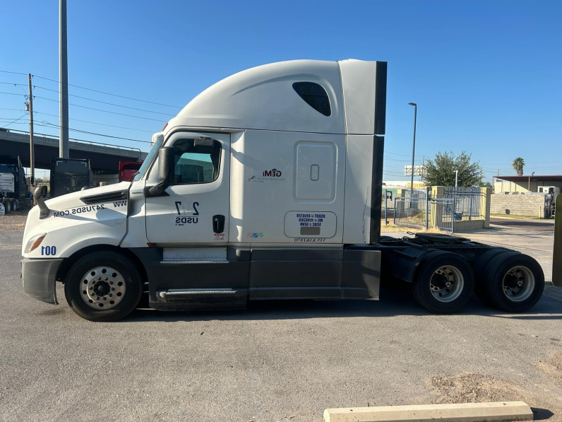 
								Used 2019 Freightliner Cascadia Sleeper in Laredo Texas full									