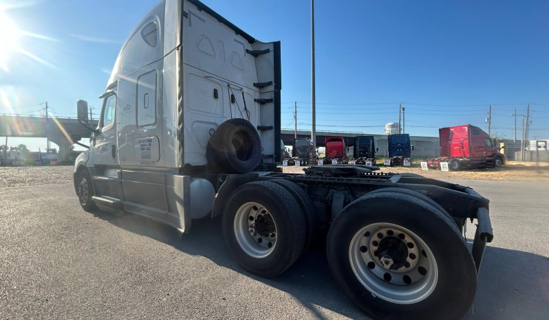 
								Used 2019 Freightliner Cascadia Sleeper in Laredo Texas full									