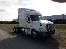 Used 2017 Freightliner Cascadia Sleeper in Shippensburg Pennsylvania