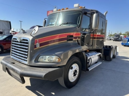 Used 2005 Mack CXN613 Sleeper in San Antonio Texas