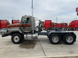 Used 2009 International PAYSTAR 5600 Day Cab in San Antonio Texas