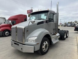 Used 2018 Kenworth T880 Day Cab in San Antonio Texas