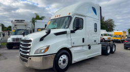 Used 2019 Freightliner Cascadia Sleeper in Miami Florida