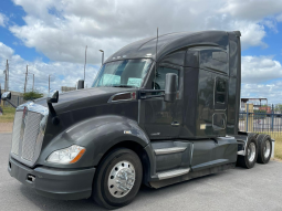 Used 2019 Kenworth T680 Sleeper in Laredo Texas