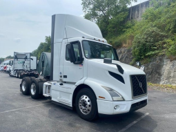 Used 2019 Volvo VNL64T300 Day Cab in North Bergen New Jersey