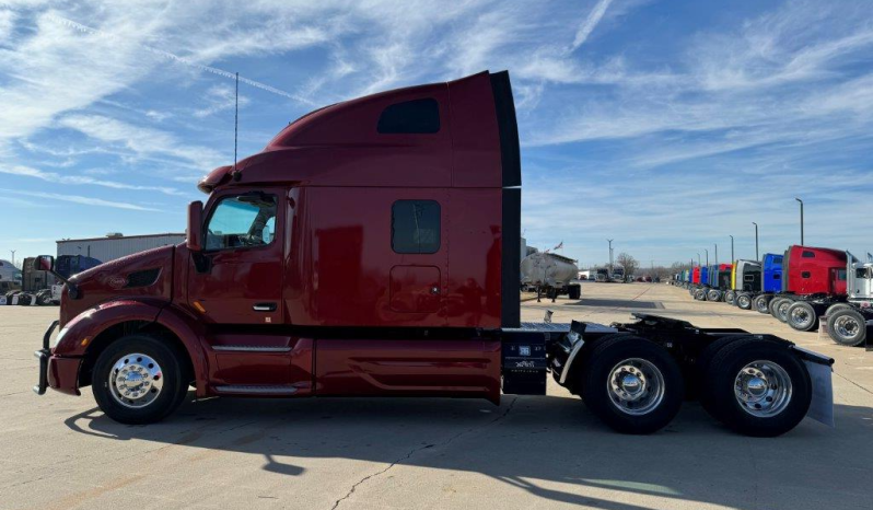 
								Used 2020 Peterbilt 579 Sleeper in Evansville Indiana full									