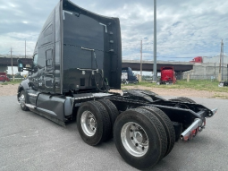 Used 2019 Kenworth T680 Sleeper in Laredo Texas