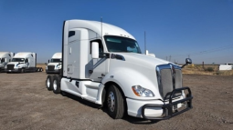 Used 2021 Kenworth T680 Sleeper in Bakersfield California