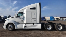 Used 2021 Kenworth T680 Sleeper in Bakersfield California