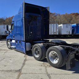 Used 2020 Freightliner CASCADIA 116 Sleeper in Cambridge Ohio