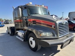 Used 2005 Mack CXN613 Sleeper in San Antonio Texas