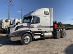 Used 2013 Volvo VNL64T670 Sleeper in Kingwood Texas