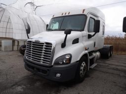 Used 2020 Freightliner Cascadia 113 Sleeper in Fort Lauderdale Florida