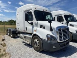 Used 2020 Freightliner Cascadia 113 Sleeper in Fort Lauderdale Florida