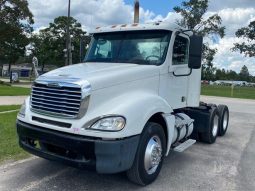 Used 2014 Freightliner COLUMBIA 120 Day Cab in Kingwood, Texas