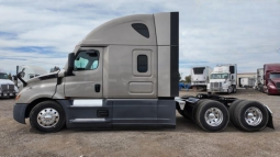 Used 2022 Freightliner Cascadia 126 Sleeper in Bakersfield California