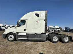 Used 2020 Freightliner Cascadia 126 Sleeper in Bakersfield California