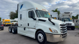 Used 2019 Freightliner Cascadia Sleeper in Miami Florida