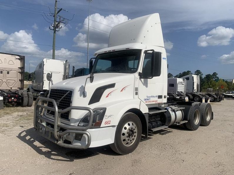 
								Used 2012 Volvo VNL Day Cab in Porter Texas full									