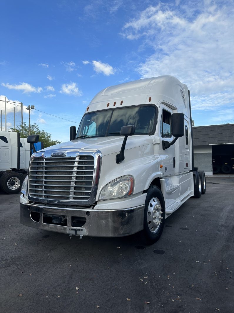 
								Used 2018 Freightliner Cascadia 125 Sleeper in MEDLEY Florida full									