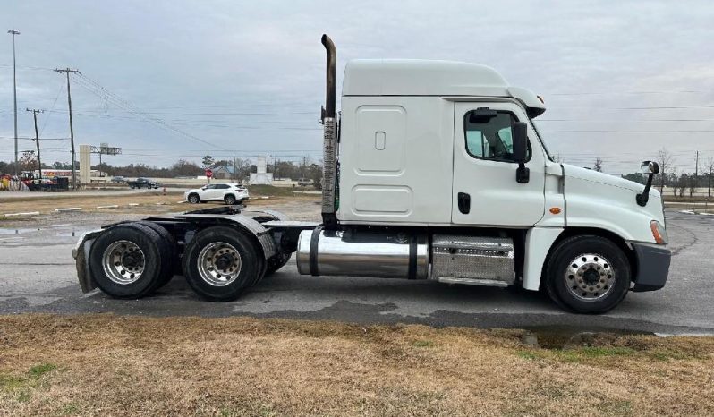 
								Used 2018 Freightliner Cascadia Sleeper in Porter Texas full									