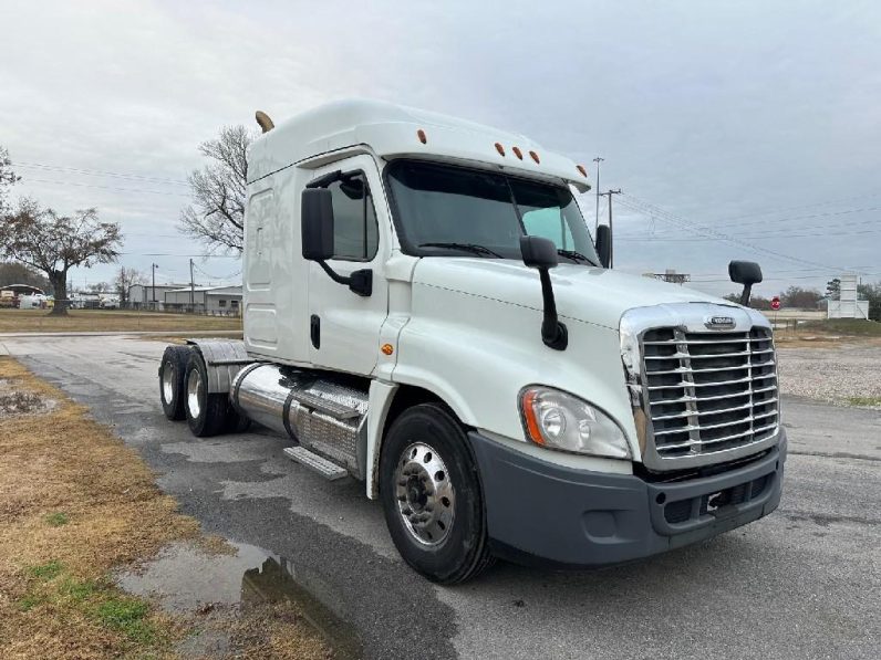 
								Used 2018 Freightliner Cascadia Sleeper in Porter Texas full									