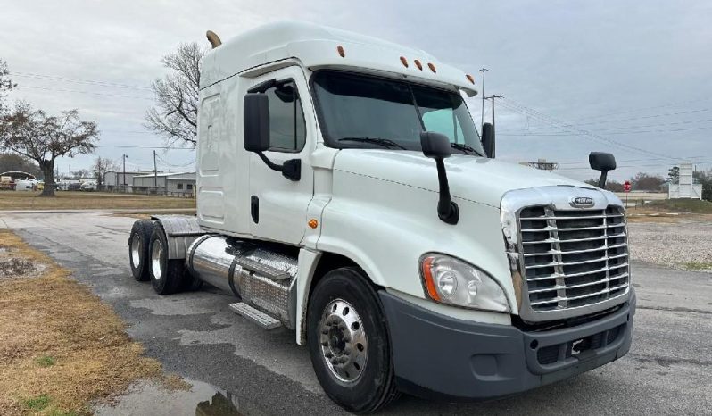 
								Used 2018 Freightliner Cascadia Sleeper in Porter Texas full									