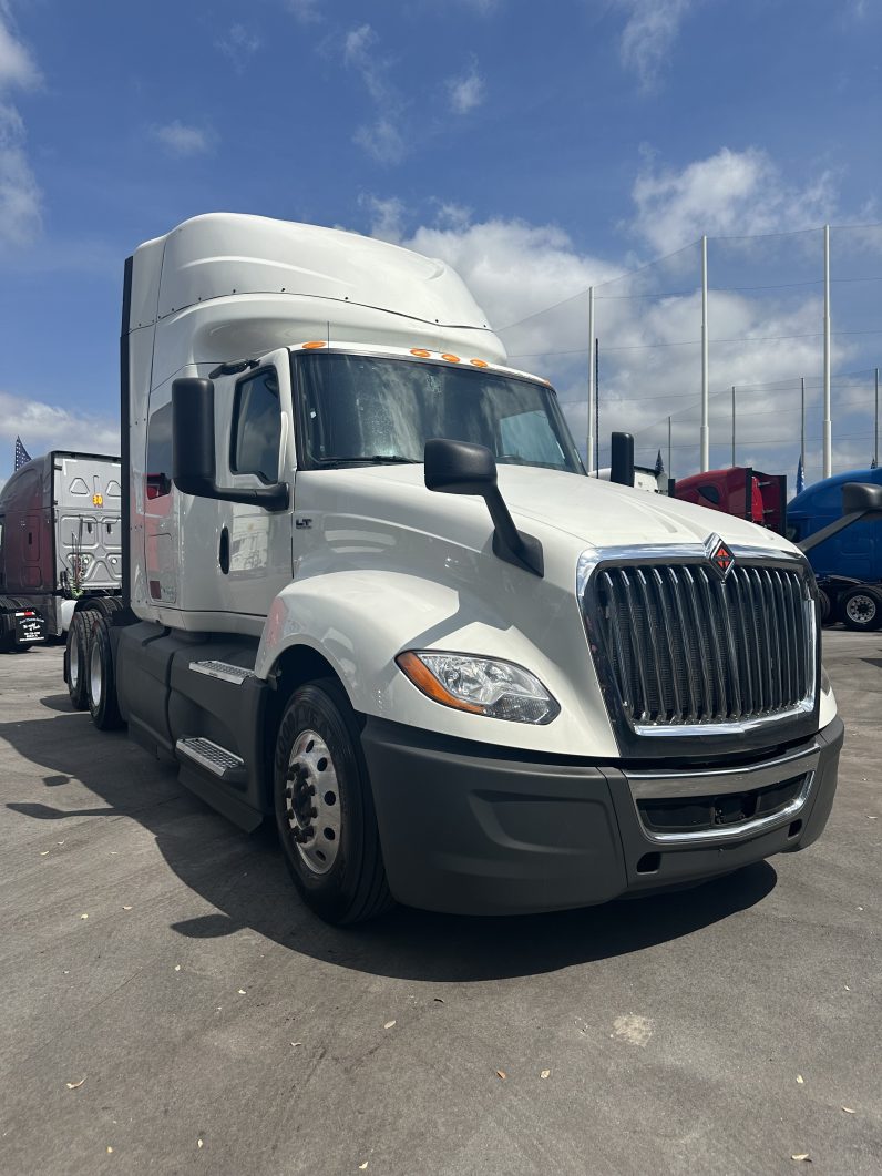 
								Used 2019 International LT Sleeper in MEDLEY Florida full									