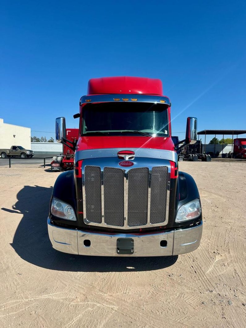 
								Used 2019 Peterbilt 579 Sleeper in El Paso Texas full									