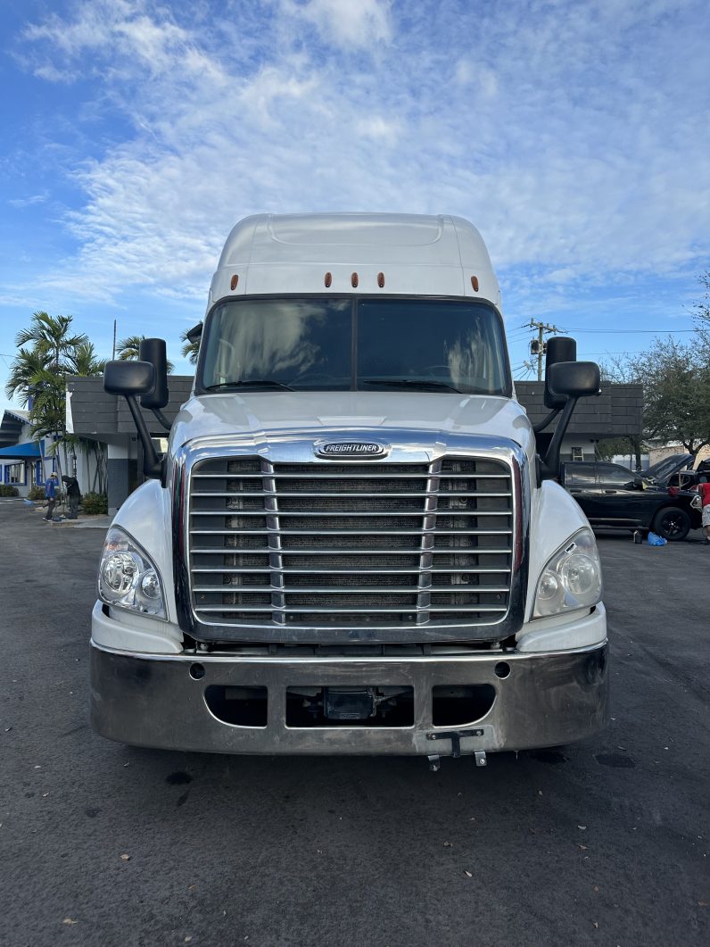 
								Used 2018 Freightliner Cascadia 125 Sleeper in MEDLEY Florida full									