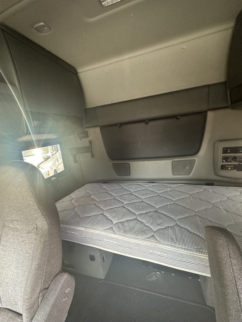 
								Used 2019 International LT Sleeper in MEDLEY Florida full									