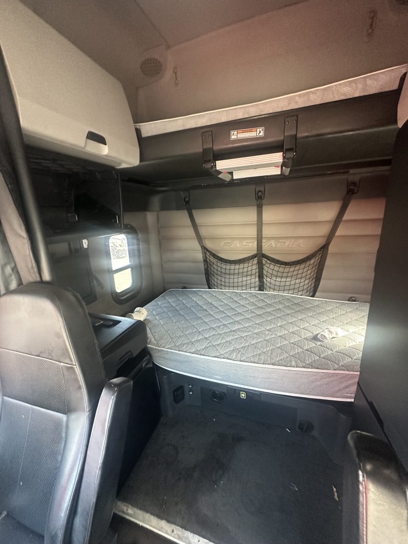 
								Used 2018 Freightliner Cascadia 126 Sleeper in MEDLEY Florida full									