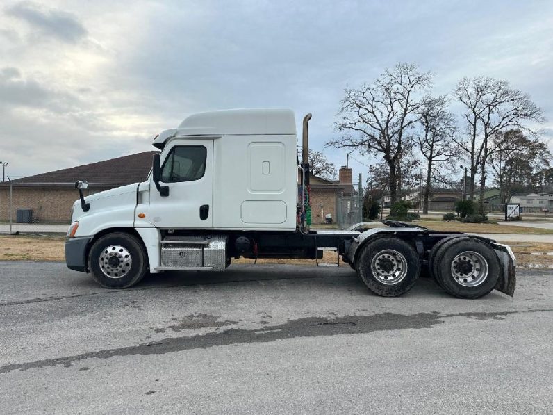 
								Used 2018 Freightliner Cascadia Sleeper in Porter Texas full									