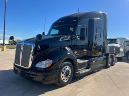 Used 2019 Kenworth T680 Sleeper in Laredo Texas