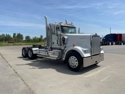 New 2025 Kenworth W900L Day Cab in Rock Island Illinois