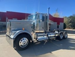 New 2025 Kenworth W900L Day Cab in Lincoln Nebraska