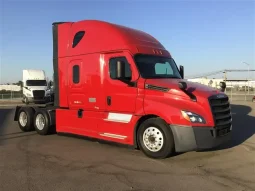 Used 2022 Freightliner Cascadia Sleeper in Fresno California