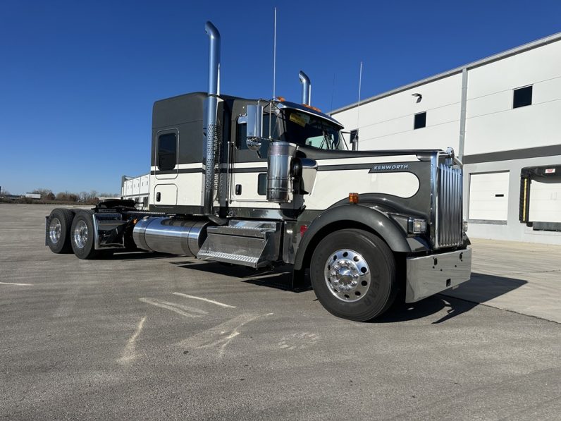 
								New 2025 Kenworth W900L Sleeper in Kansas City Missouri full									