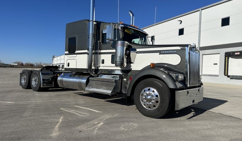 
								New 2025 Kenworth W900L Sleeper in Kansas City Missouri full									